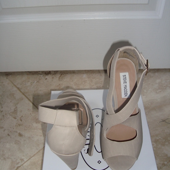 COPY - Steve Madden Xternall Wedges - Picture 5 of 6